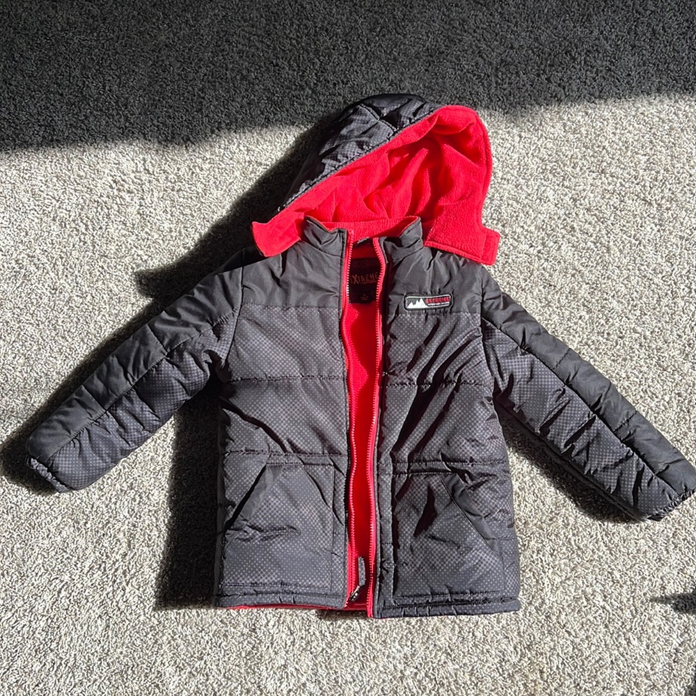 iXtreme Mountain Guard boys size 6, black winter jacket.